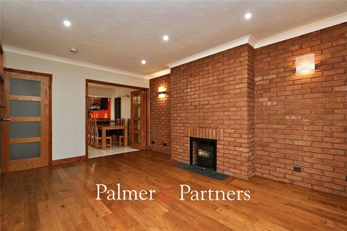 2 Bedroom Bungalow For Sale In Woodlands, Chelmondiston, Ipswich, Suffolk, IP9