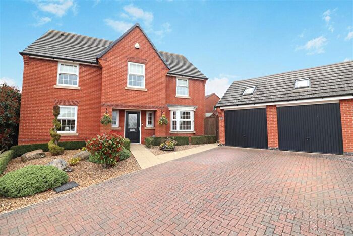 4 Bedroom Detached House For Sale In Chippenham Close, Wellingborough, NN8