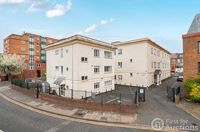 2 Bedroom Flat For Sale In Leeland Terrace, Ealing, London, W13
