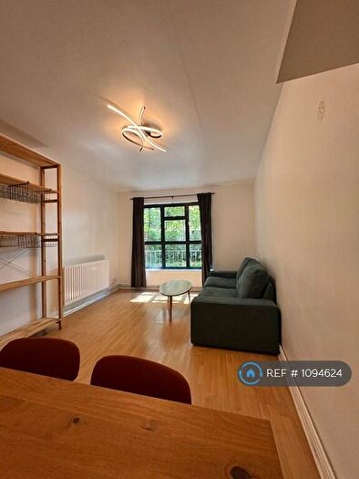 2 Bedroom Flat To Rent In Frensham Court, London, N5