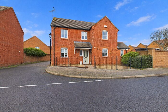 4 Bedroom Detached House For Sale In Fairford Leys Way, HP19