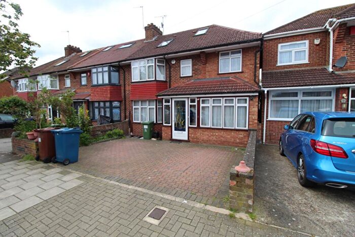 5 Bedroom Semi-Detached House For Sale In Broomgrove Gardens, Edgware, HA8