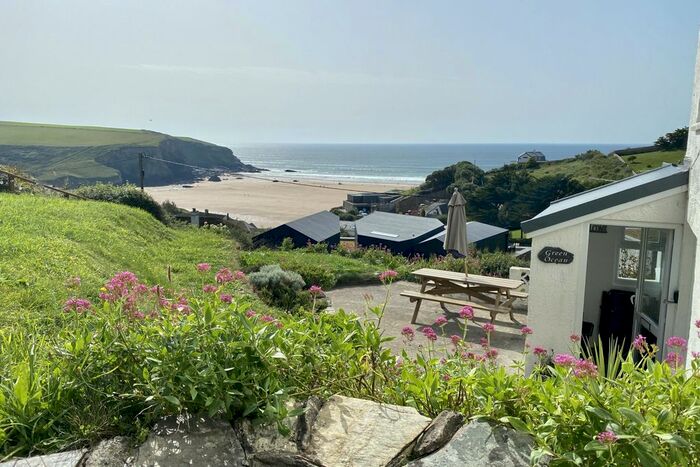 2 Bedroom Flat For Sale In Green Ocean, Mawgan Porth, TR8
