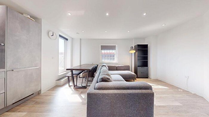 2 Bedroom Flat To Rent In Trade Street, Cardiff, CF10