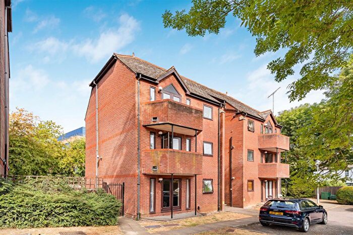 1 Bedroom Flat For Sale In Granville Road, St. Albans, AL1