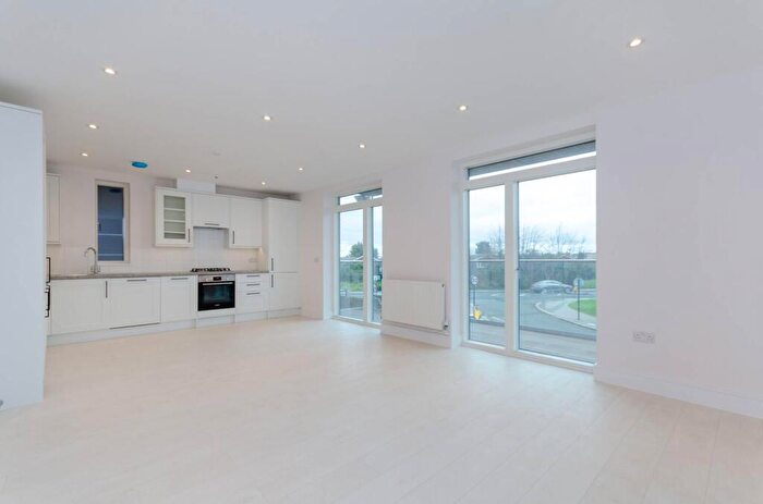 2 Bedroom Flat To Rent In Downsview Road, Upper Norwood, London, SE19