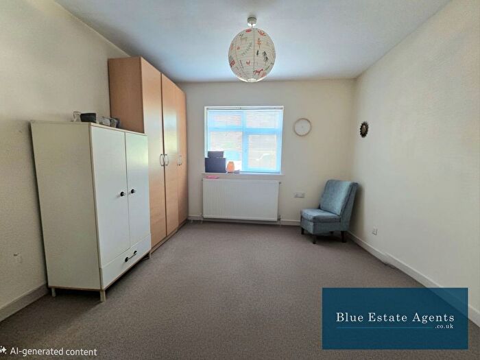 2 Bedroom Flat For Sale In Hanworth Road, Hounslow, TW3