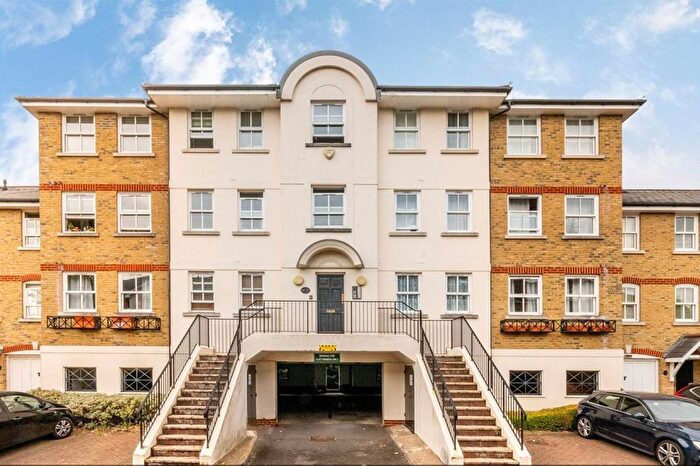 2 Bedroom Flat To Rent In Candler Mews, Twickenham, TW1