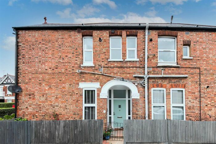 1 Bedroom Flat To Rent In Manor View, London, N3