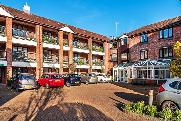 2 Bedroom Flat For Sale In Hoskins Road, Oxted, Surrey, RH8