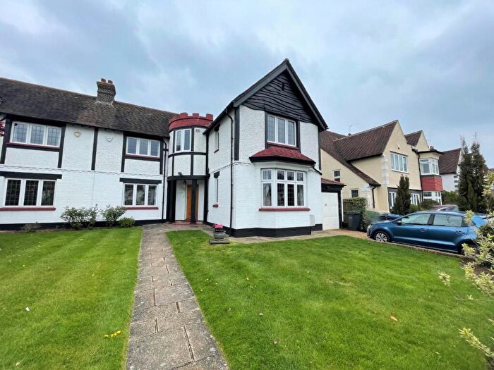 4 Bedroom Semi-Detached House To Rent In Newcombe Park, Mill Hill, NW7