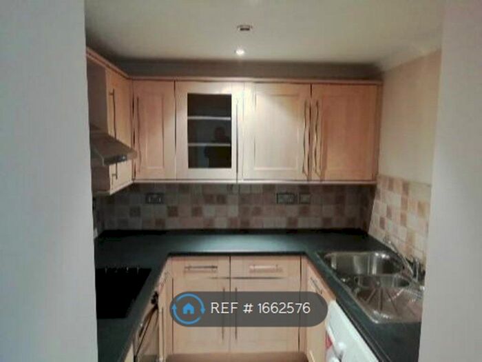 1 Bedroom Flat To Rent In Empire Court, Swindon, SN1