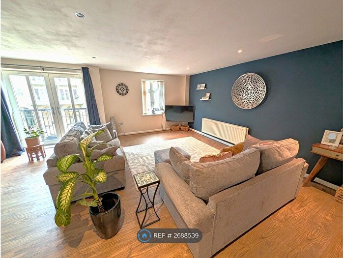 2 Bedroom Flat To Rent In Waterside, Shirley, Solihull, B90