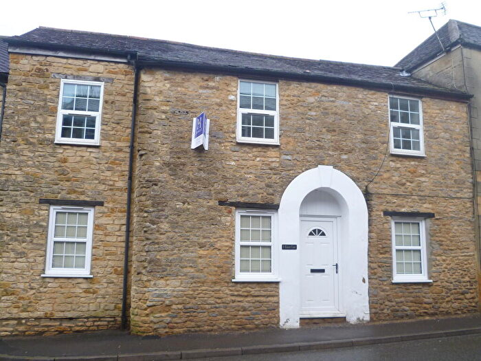 2 Bedroom Flat To Rent In North Street, Wincanton, BA9