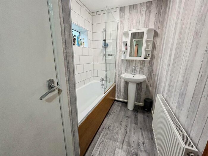 3 Bedroom Terraced House For Sale In Wollaton Avenue, Gedling, Nottingham, NG4