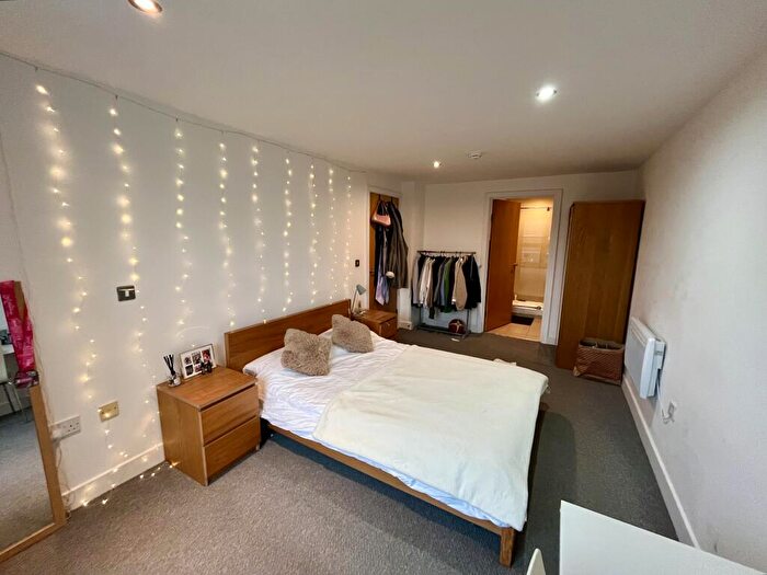 2 Bedroom Apartment To Rent In Mackenzie House, Leeds Dock, City Centre, LS10