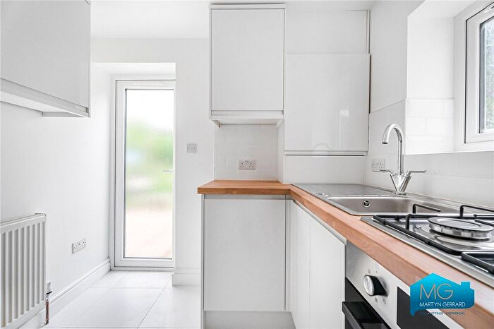 2 Bedroom Flat To Rent In Ferme Park Road, Crouch End, London, N8