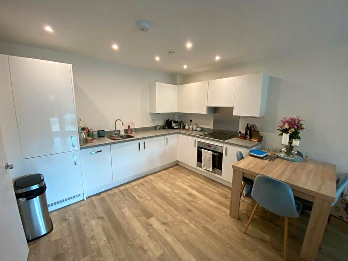 2 Bedroom Apartment To Rent In Broad Lane, Bracknell, Berkshire, RG12