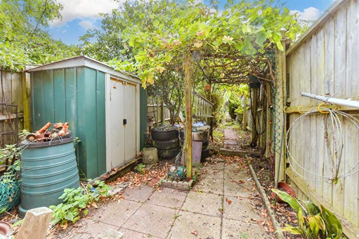 2 Bedroom End Of Terrace House For Sale In High Street, Ryde, Isle Of Wight, PO33