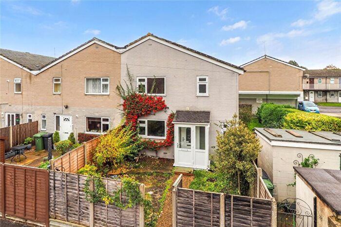 3 Bedroom End Of Terrace House For Sale In The Roundabouts, Liss, Hampshire, GU33