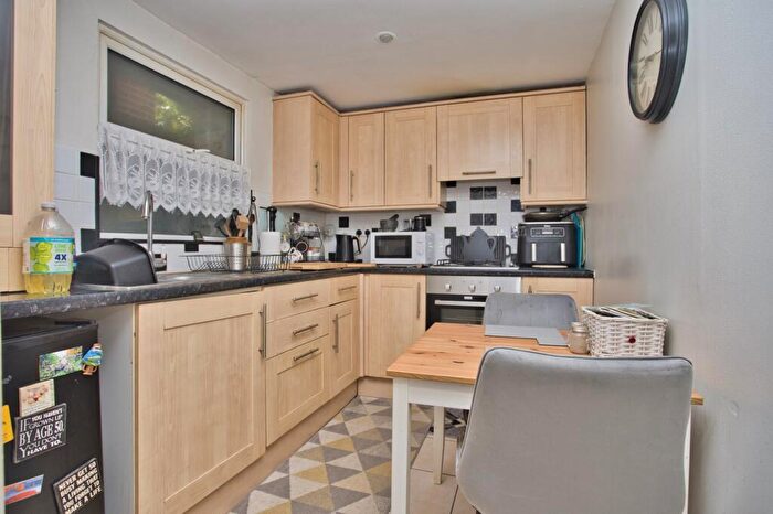 1 Bedroom Flat For Sale In Kingsnorth Gardens, Folkestone, Kent, CT20