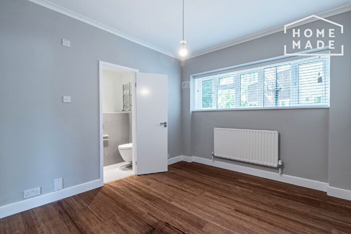 4 Bedroom Flat To Rent In Willesden Lane, NW2