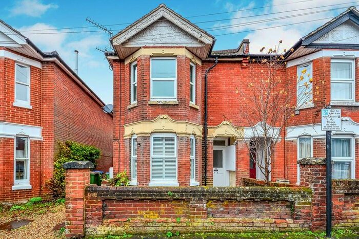 1 Bedroom Flat To Rent In Highfield Crescent, Southampton, SO17