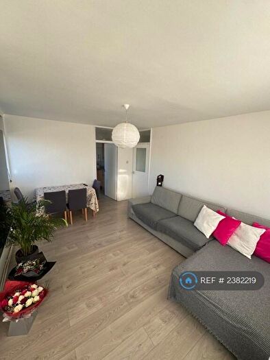 2 Bedroom Flat To Rent In Talbot House, London, E14