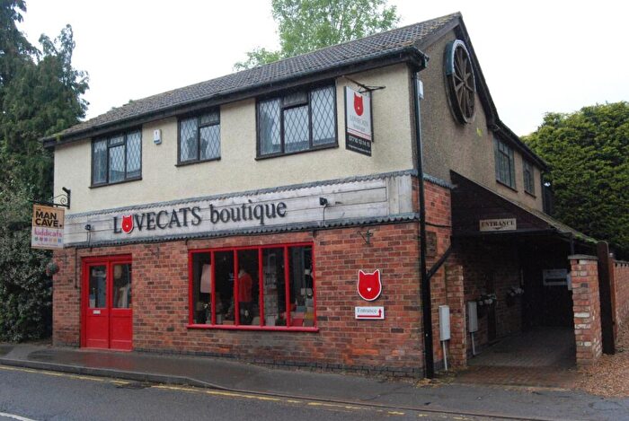 2 Bedroom Flat To Rent In High Street, Long Buckby, Northamptonshire, NN6