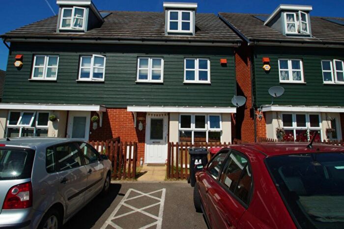 4 Bedroom House To Rent In Mathecombe Road, SL1