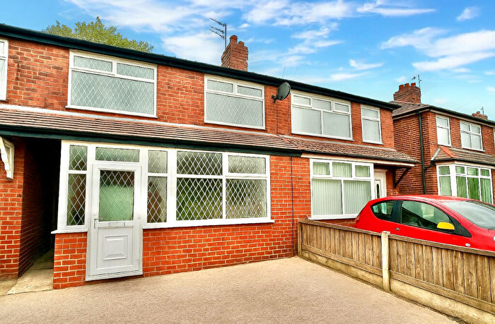 3 Bedroom Terraced House For Sale In Kingston Avenue, Chadderton, Oldham, OL9