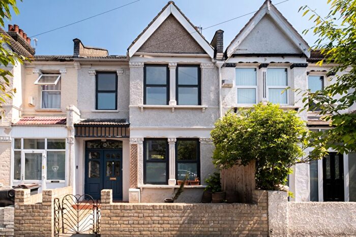 4 Bedroom Flat To Rent In Southcote Road, Woodside, Croydon, SE25