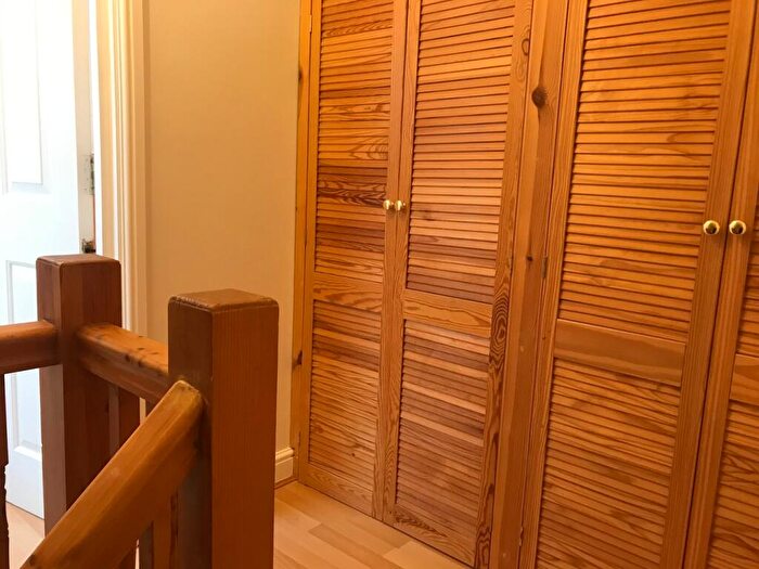 2 Bedroom Apartment To Rent In High Street, Bovingdon, HP3