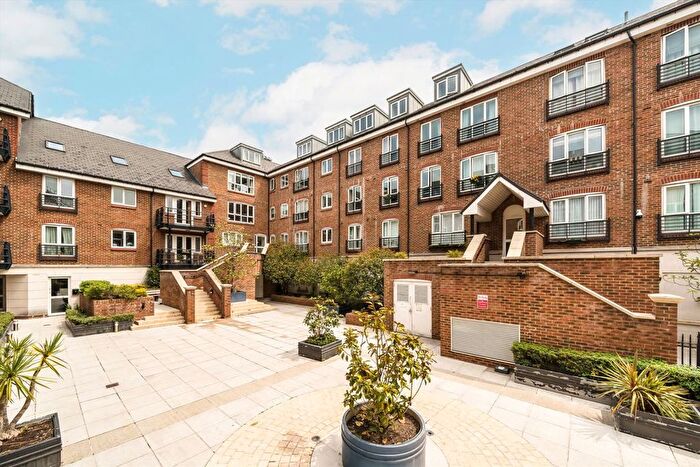 2 Bedroom Flat To Rent In High Street, Brentford, TW8