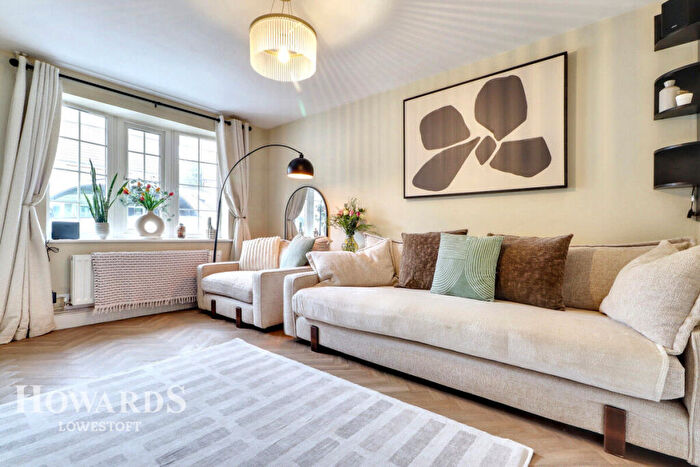 3 Bedroom Detached House For Sale In Dovedale, Lowestoft, NR33