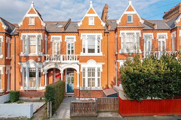 3 Bedroom Maisonette For Sale In Crescent Lane, SW4