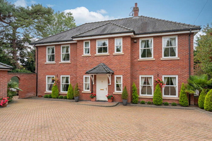 5 Bedroom Detached House For Sale In Low Road, Norwich, NR6