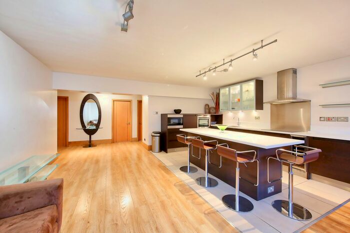 3 Bedroom Flat To Rent In Southampton Row, London, WC1B