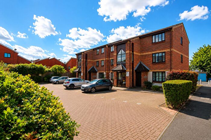 1 Bedroom Flat For Sale In Summerhill Way, Mitcham, CR4