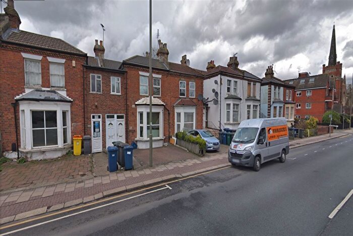 3 Bedroom Flat To Rent In Finchley, London, N3