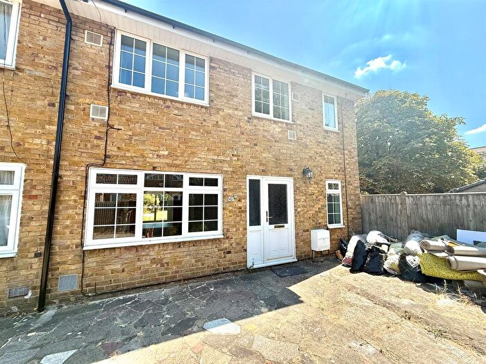 3 Bedroom Semi-Detached House To Rent In Pinglestone Close, Harmondsworth, West Drayton, UB7