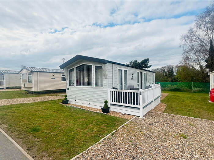 2 Bedroom Caravan For Sale In Two Bed Atlas Status, Caldecott Hall Country Park, Beccles Road, Fritton, Norfolk, NR31