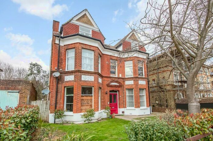 2 Bedroom Apartment To Rent In Victoria Crescent, London, SE19