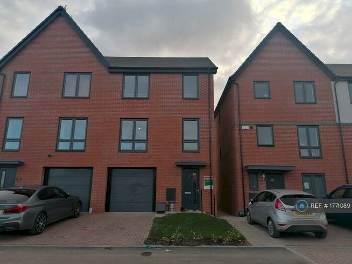 4 Bedroom Semi-Detached House To Rent In Ascot Way, Birmingham, B31