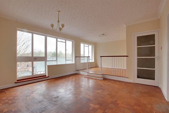3 Bedroom Flat To Rent In Springbank, London, N21