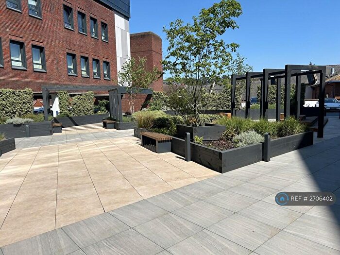 2 Bedroom Flat To Rent In Ashwood House, Camberley, GU15