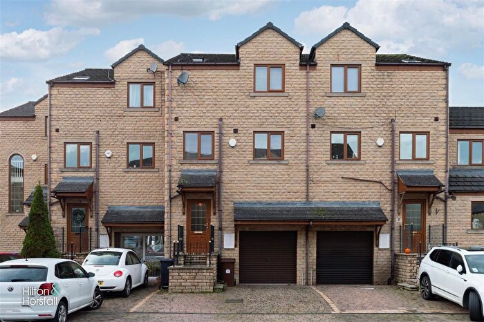 3 Bedroom Town House For Sale In Lower Clough Fold, Barrowford, BB9