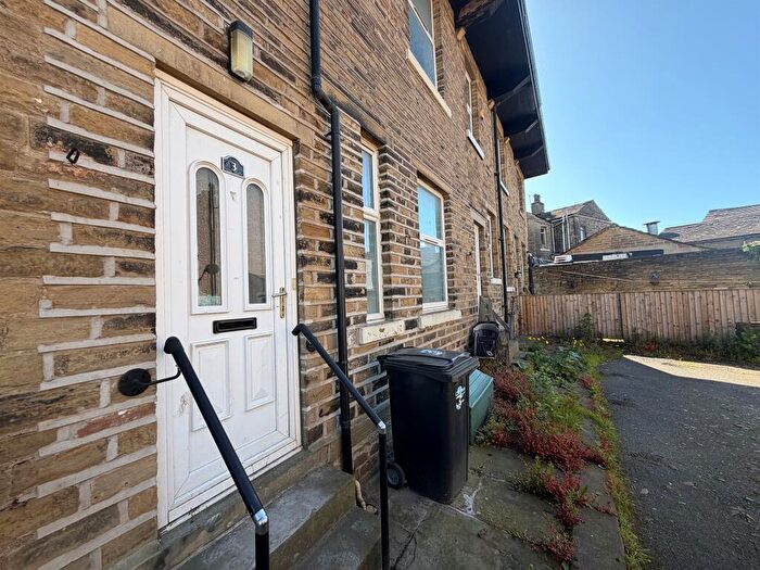 1 Bedroom Flat For Sale In Clough Lane, Brighouse, HD6