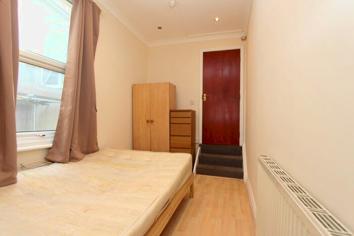 Studio To Rent In Herga Road, Harrow, HA3