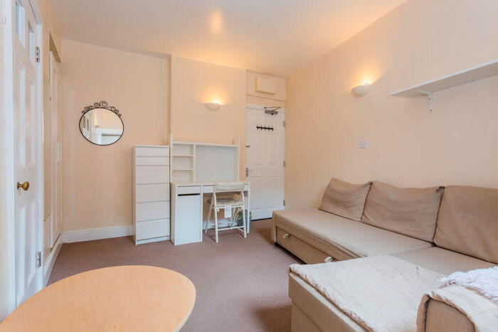 Studio To Rent In West Street, Buckingham, MK18